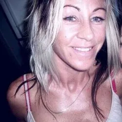 Profiel van YaraFWB, 60 jaar uit Schiedam, Nederland